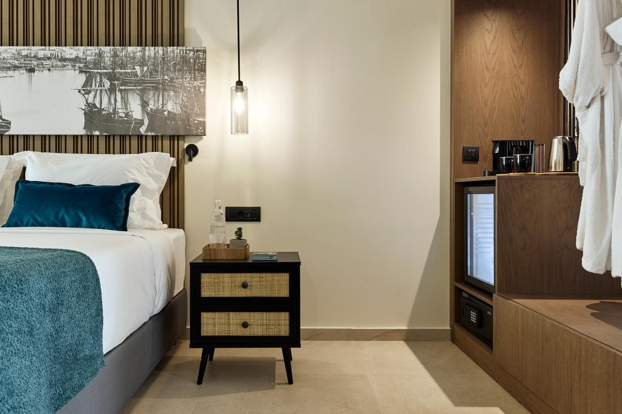 Athenarum Portus Life & Style Hotel Piraeus Room photo